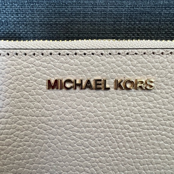 NWT MICHAEL KORS DOUBLE ZIP WRISTLET WALLET 8 IPHONE CASE - Picture 3 of 12